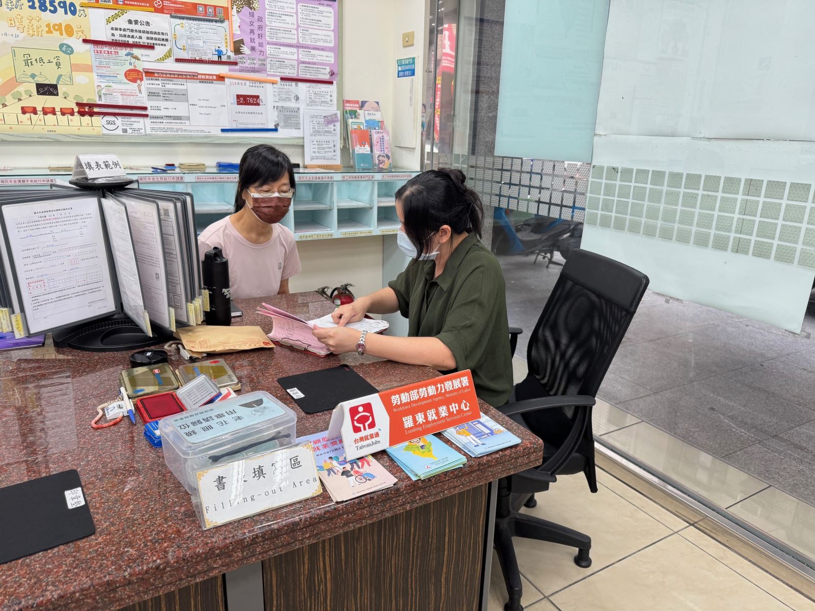就服中心派員至本處虛設攤情形