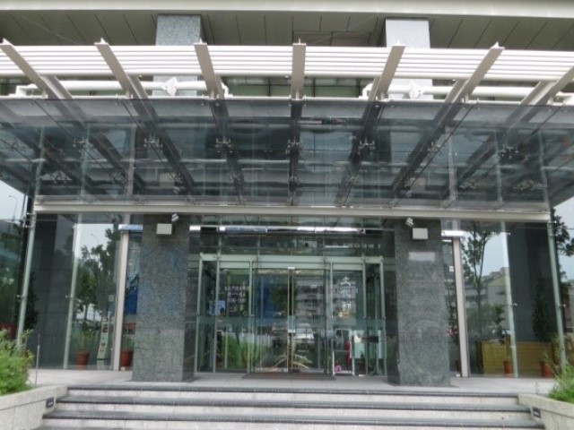 本處位於行政院新莊聯合辦公大樓南棟一樓