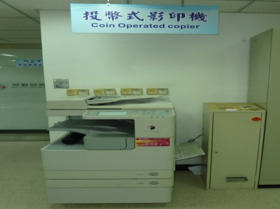 提供付費影印機，民眾若有需要，可請志工協助影印。